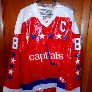#8 Alex Ovechkin jersey new never use Size(XL)  #2 all time goal leaders.